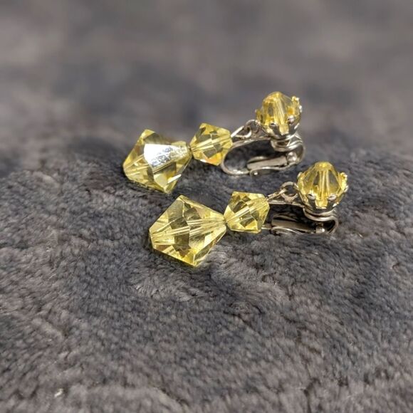 Vintage Soft Butter Yellow Crystal Dangle Clip Earrings - Picture 3 of 9